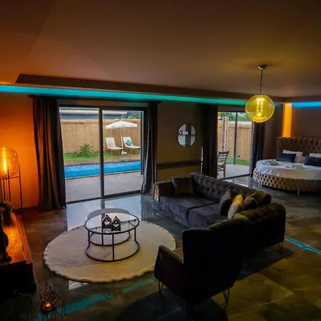 Honey 4 Hotell 4*